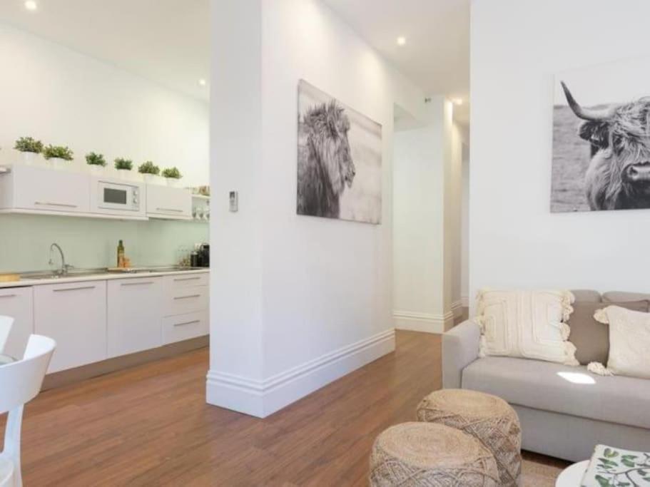 Chic Casa Cathedral At Calle Fresca 2-Bedroom Apartment In Malaga City Center Buitenkant foto