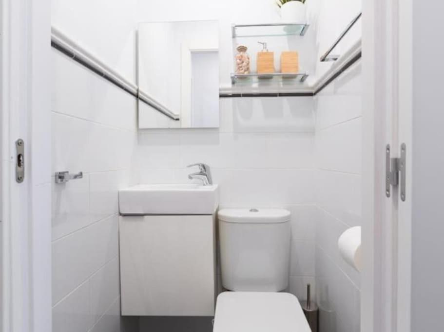 Chic Casa Cathedral At Calle Fresca 2-Bedroom Apartment In Malaga City Center Buitenkant foto