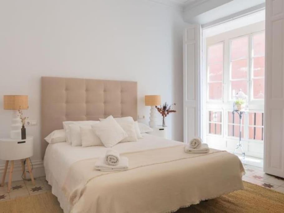 Chic Casa Cathedral At Calle Fresca 2-Bedroom Apartment In Malaga City Center Buitenkant foto