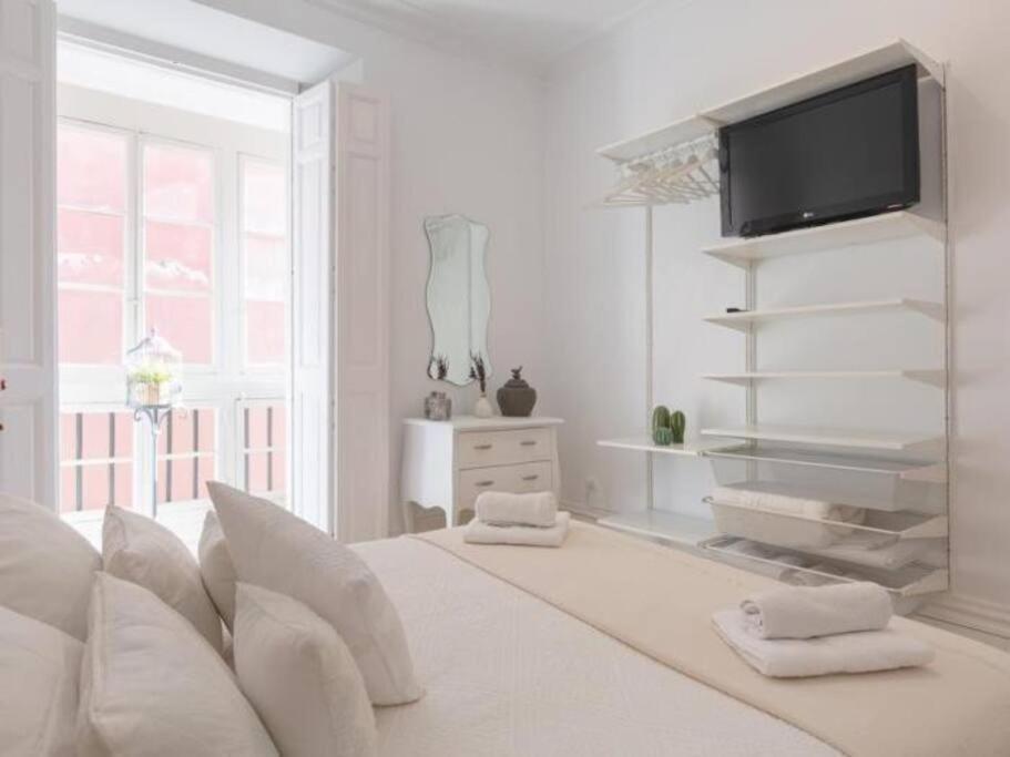 Chic Casa Cathedral At Calle Fresca 2-Bedroom Apartment In Malaga City Center Buitenkant foto