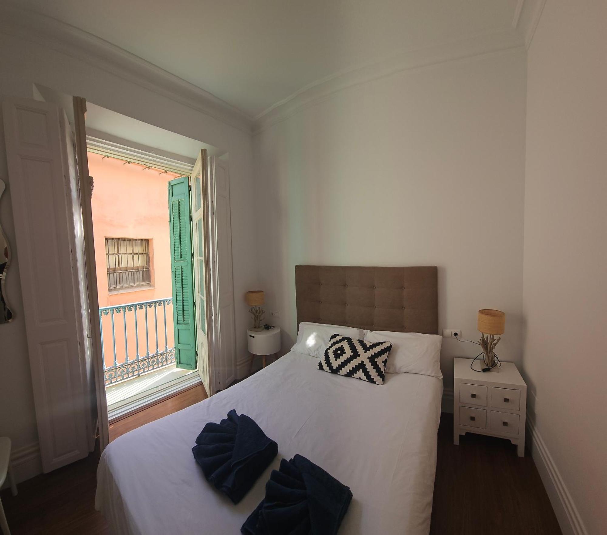 Chic Casa Cathedral At Calle Fresca 2-Bedroom Apartment In Malaga City Center Buitenkant foto