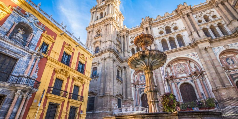 Chic Casa Cathedral At Calle Fresca 2-Bedroom Apartment In Malaga City Center Buitenkant foto