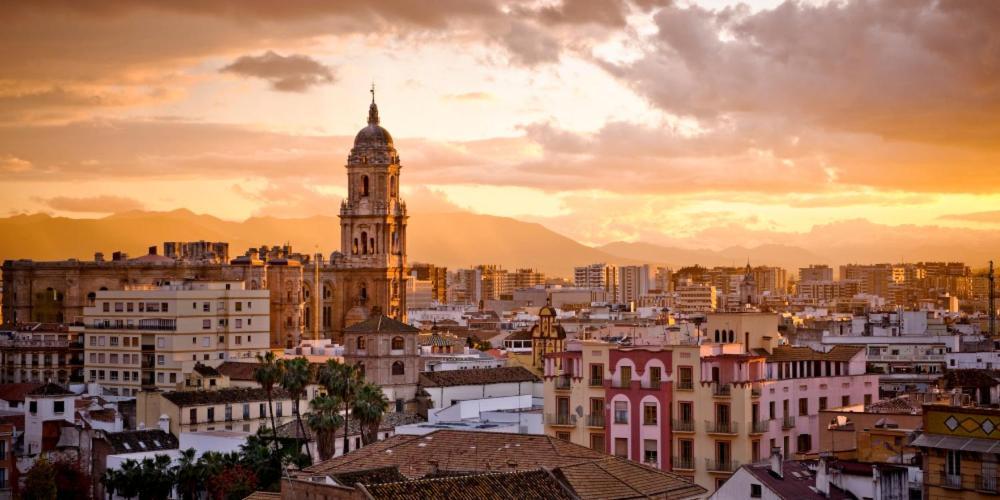 Chic Casa Cathedral At Calle Fresca 2-Bedroom Apartment In Malaga City Center Buitenkant foto